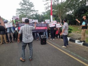 Trend di X # TangkapMulyono