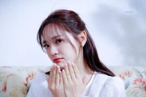 Tampil Cantik di Pemotretan! Kim Sejeong Sempat Kesal!