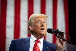 Donald Trump Memenangkan Pemilu Setelah Tertembak ?