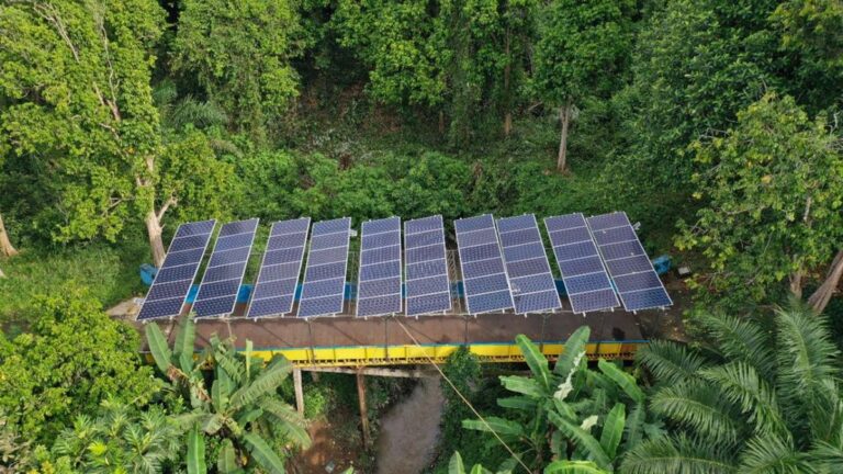 Rencana Pemerintah Bangun Solar Panel di 80 Ribu Desa
