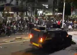 Viral Trend dan Makna Bunga Layu Mobil Brimob Lindas Ojol