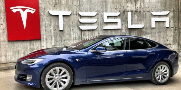 Saham Tesla Tiba-tiba Melonjak Naik