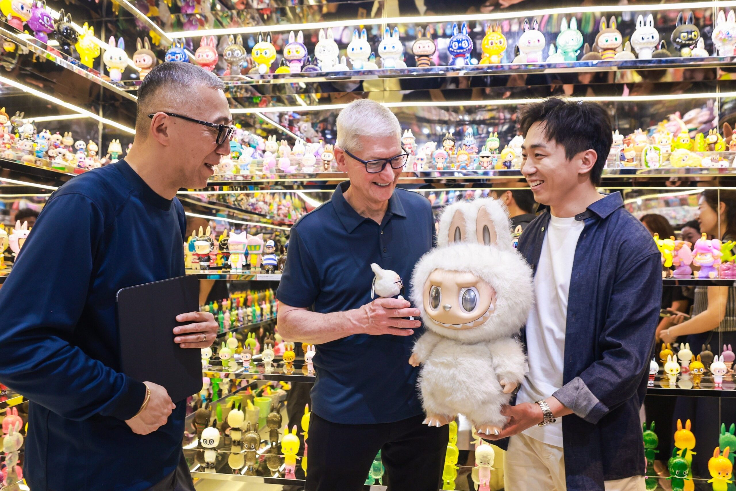 Kunjungan Tim Cook ke China