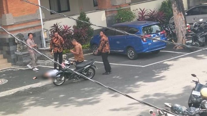 Ejekan Mahasiswa Unud Bunuh Diri