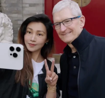 Kunjungan Tim Cook ke China