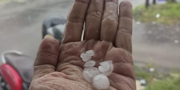 Viral Video Hujan Es Selama 3 Menit di Mal Serpong