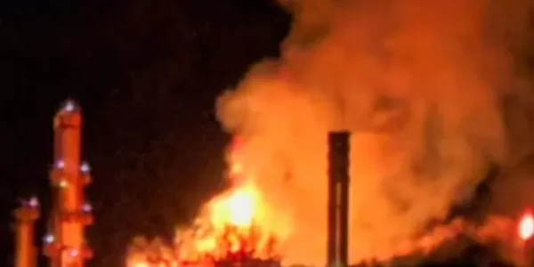 Kilang Minyak Pertamina di Dumai Terbakar Hebat