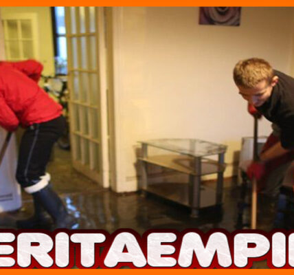 Resiko Infeksi Mengintai Saat Bersihkan Rumah Pasca Banjir