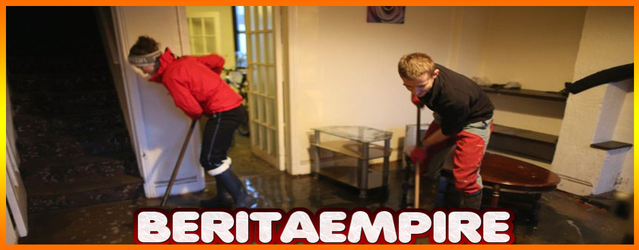 Resiko Infeksi Mengintai Saat Bersihkan Rumah Pasca Banjir