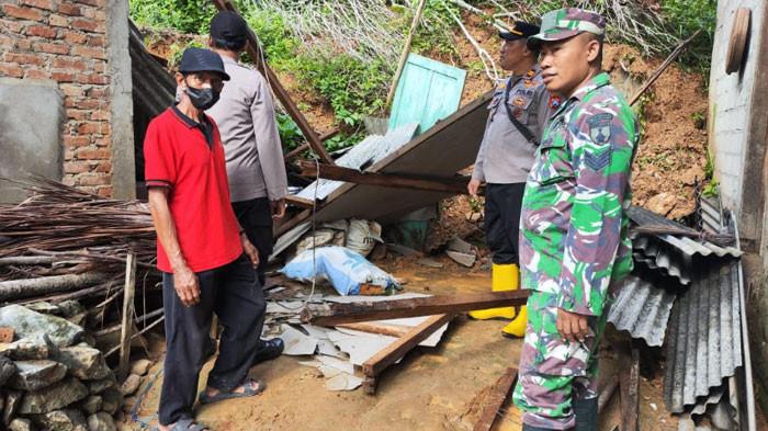 Rumah di Trenggalek Tertimbun Longsor, Suami Istri 2 Anak Tewas