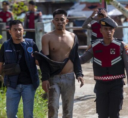 Razia Narkoba di Muka Kuning Batam Petugas Amankan 36 Warga