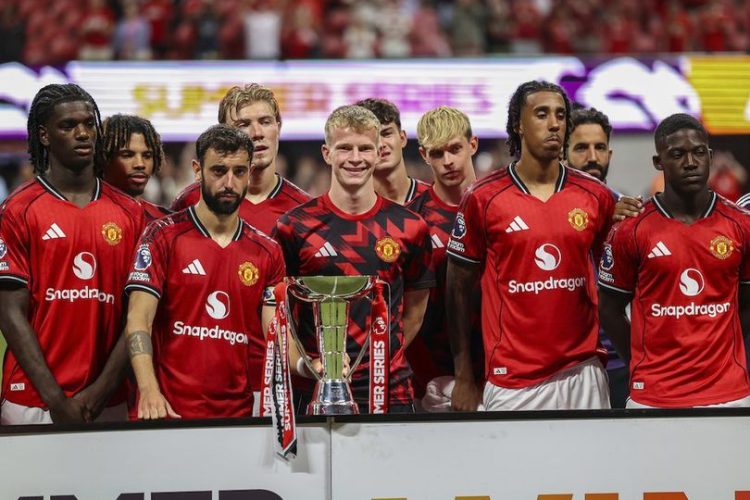 Manchester United Berencana Bawa Gelandang Barcelona