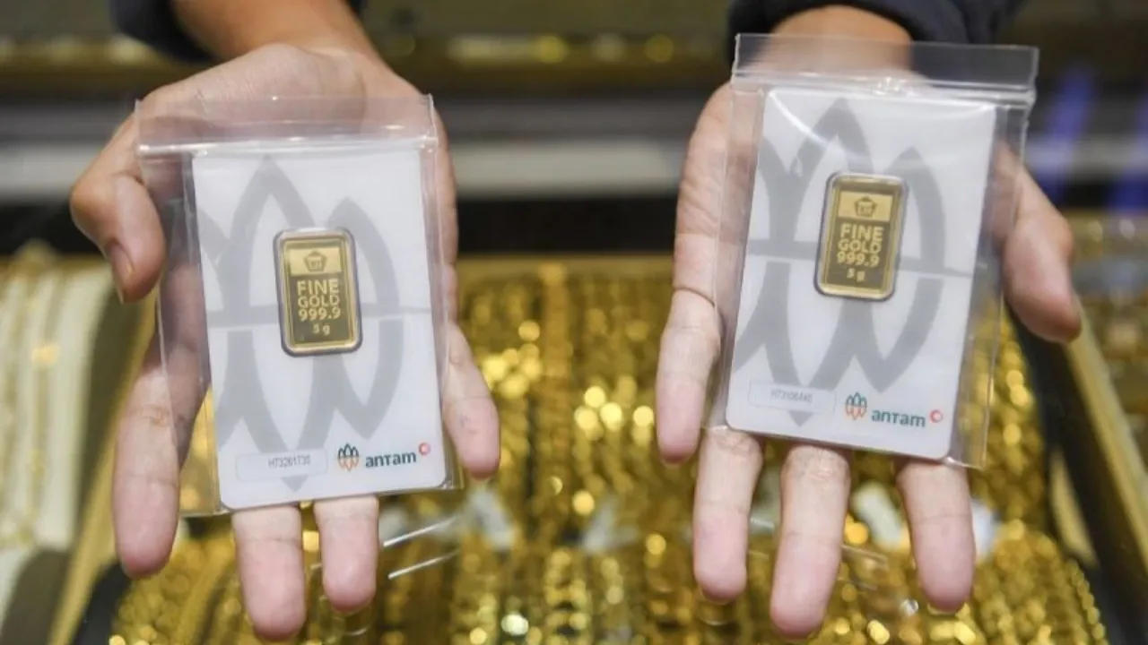 Harga Emas Antam Turun Rp40.000