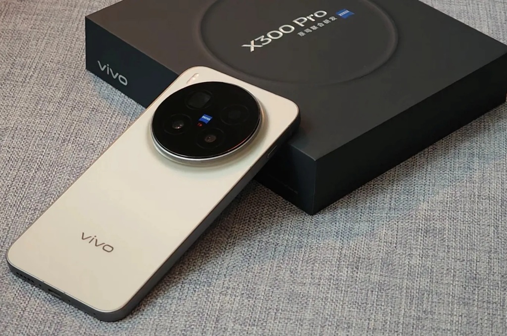 Vivo Rilis X300 Ultra Terapkan Dua Kamera 200MP